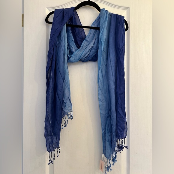 Forever 21 Blue Scarf - Picture 1 of 3